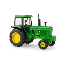  4240 Tractor (1/32 Scale)