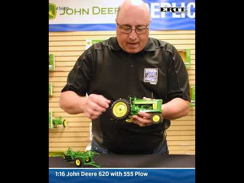 John Deere 620 & 555 Plow (1/16 Scale, Precision Heritage)